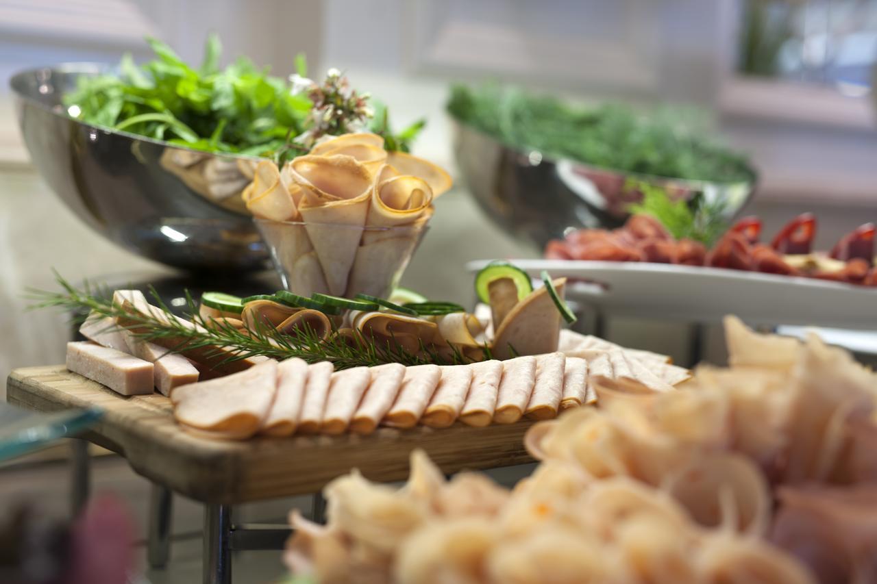 Elite World Istanbul Florya Hotel Exterior photo A buffet